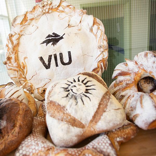 Breads with the VIU logo and a sun decoration.